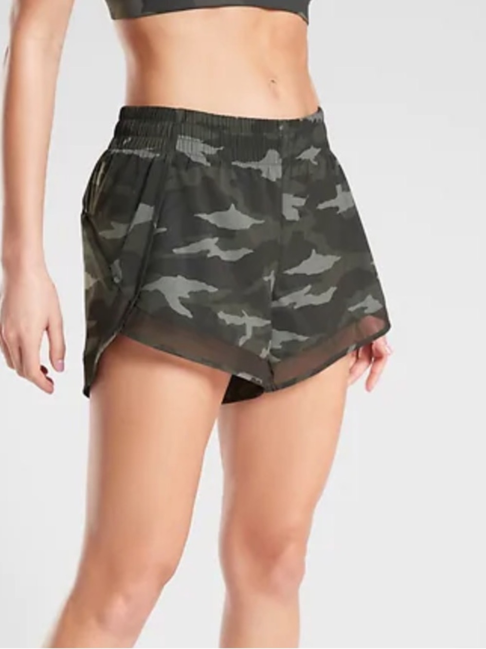 Athleta Shorts Womens Medium Mesh Racer Run 4" Short Green Camo Beach Light EUC